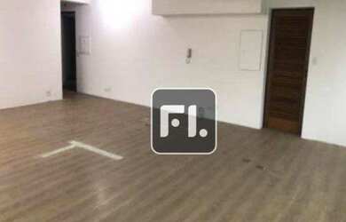Imagem: O depósito para alugar possui 4 Vagas na garagem e 146m² de