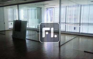 Imagem: O depósito possui 4 Vagas na garagem, 106m² de Área e está