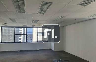 Imagem: O depósito possui 4 Vagas na garagem, 111m² de Área e está