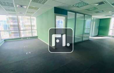 Imagem: O depósito possui 4 Vagas na garagem, 106m² de Área e está