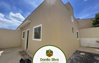 Imagem: A casa possui 2 Dormitórios, 2 Banheiros, 2 Vagas na garagem