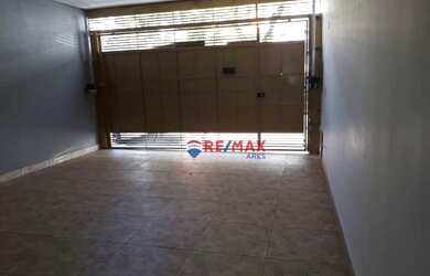 Imagem: O depósito possui 3 Vagas na garagem e 110m² de Área e está