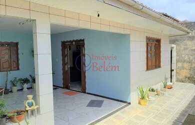 Imagem: A casa possui 3 Dormitórios, 1 Banheiro, 2 Vagas na garagem