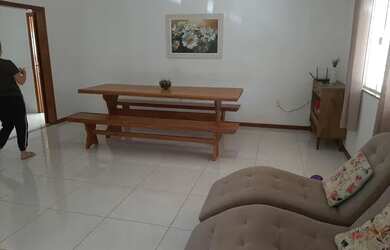 Imagem: A casa possui 3 Dormitórios, 2 Banheiros, 5 Vagas na garagem