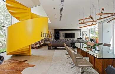 Imagem: A casa possui 3 Dormitórios, 4 Banheiros, 5 Vagas na garagem