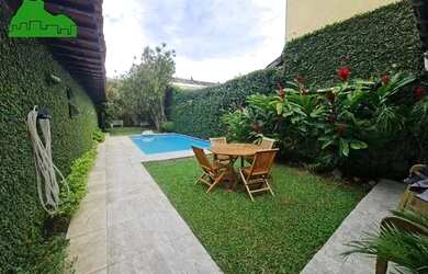 Imagem: A casa em condomínio possui 4 Dormitórios, 2 Banheiros, 3