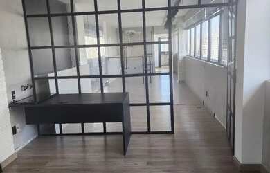 Imagem: O depósito possui 1 Vaga na garagem, 94m² de Área e está