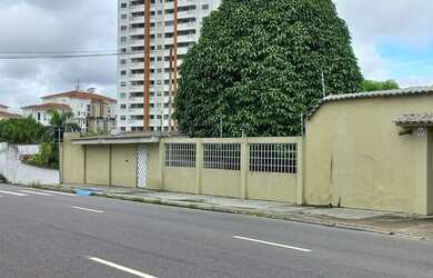 Imagem: A casa à venda possui 5 Dormitórios, 4 Banheiros, 5 Vagas