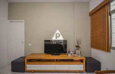 Imagem 2: Excelente apartamento de dois quartos, dependência completa e possibilidade...