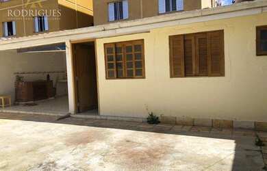 Imagem: A casa em condomínio possui 4 Dormitórios, 1 Banheiro e 122m²