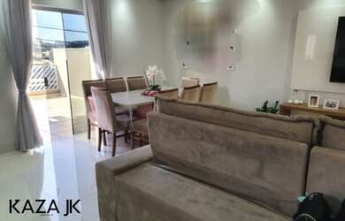 Imagem: A casa possui 3 Dormitórios, 3 Banheiros, 2 Vagas na garagem