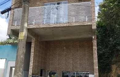 Imagem: A casa possui 2 Dormitórios, 2 Banheiros, 2 Vagas na garagem