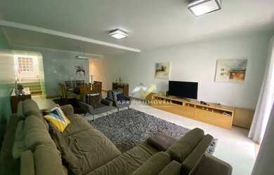 Imagem: A casa possui 4 Dormitórios, 5 Banheiros, 5 Vagas na garagem