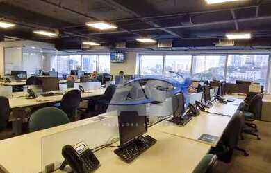 Imagem: O depósito possui 5 Vagas na garagem, 384m² de Área e está