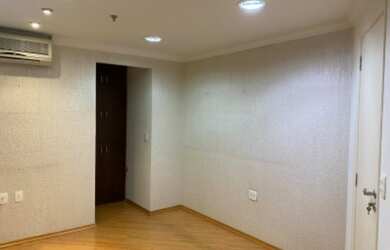 Imagem: O depósito possui 1 Vaga na garagem, 33m² de Área e está