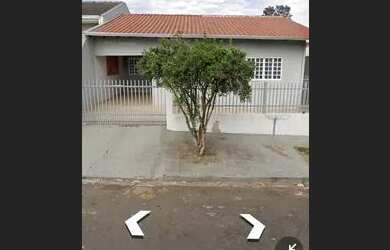 Imagem: A casa possui 3 Dormitórios, 1 Banheiro, 1 Vaga na garagem