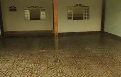 Imagem: A casa possui 1 Dormitório, 1 Banheiro, 3 Vagas na garagem