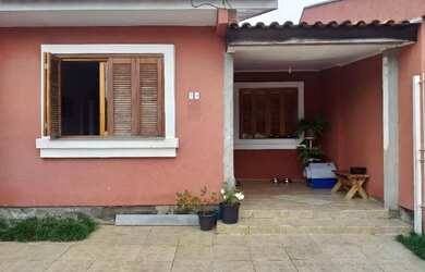 Imagem: A casa possui 3 Dormitórios, 1 Banheiro, 62m² de Área e Imóvel