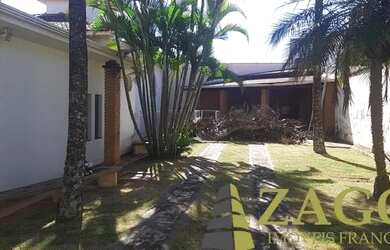 Imagem: O apartamento possui 3 Dormitórios, 2 Banheiros, 4 Vagas na