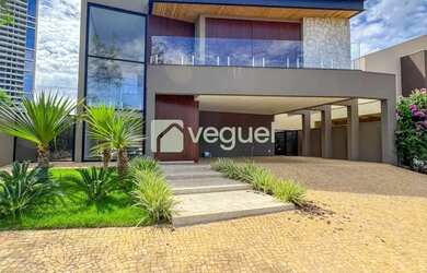 Imagem: A casa em condomínio possui 4 Dormitórios, 5 Banheiros, 4