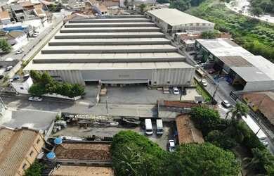 Imagem: O depósito possui 5 Vagas na garagem, 4.900m² de Área e