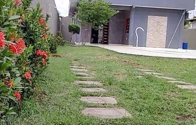 Imagem: A casa possui 3 Dormitórios, 3 Banheiros, 5 Vagas na garagem