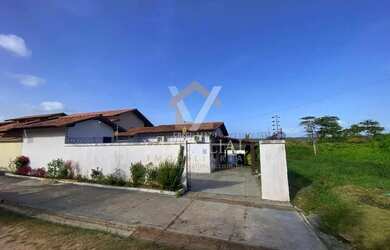 Imagem: A casa possui 3 Dormitórios, 2 Banheiros, 181m² de Área