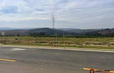 Imagem: O terreno à venda possui 200m² de Área e está localizado