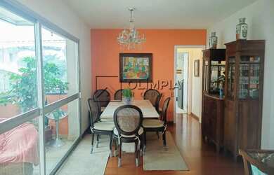 Imagem: O apartamento possui 4 Dormitórios, 2 Banheiros, 2 Vagas na