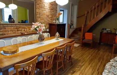 Imagem: A casa possui 3 Dormitórios, 3 Banheiros, 1 Vaga na garagem