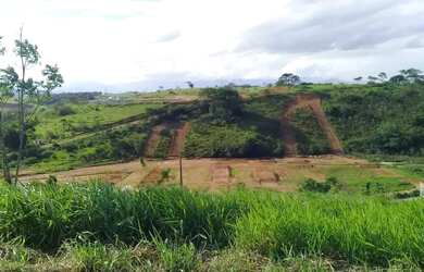Imagem: O terreno possui 200m² de Área e está localizado em Virgem