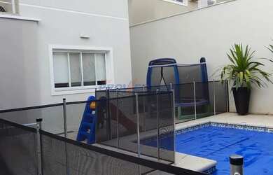 Imagem: A casa em condomínio possui 3 Dormitórios, 4 Banheiros, 3