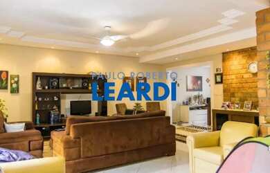 Imagem: A casa possui 3 Dormitórios, 5 Banheiros, 5 Vagas na garagem