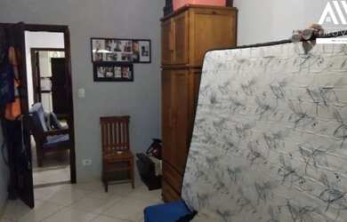 Imagem: A casa à venda possui 2 Dormitórios, 1 Banheiro, 3 Vagas na