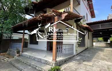 Imagem: A casa possui 5 Dormitórios, 5 Banheiros, 5 Vagas na garagem