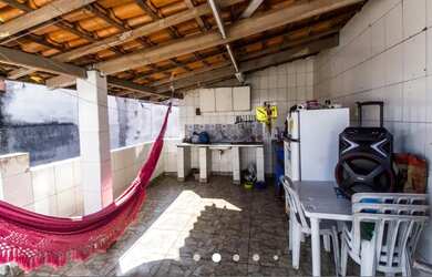 Imagem: A casa possui 3 Dormitórios, 3 Banheiros e 2 Vagas na garagem