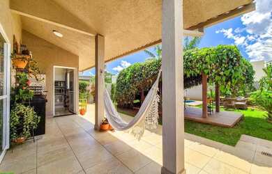 Imagem: A casa em condomínio à venda possui 3 Dormitórios, 5 Banheiros