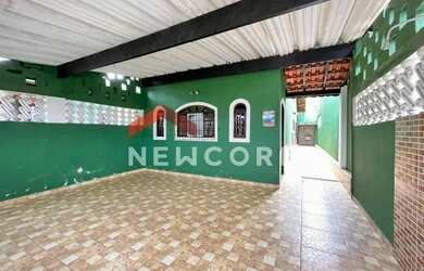 Imagem: A casa possui 2 Dormitórios, 1 Banheiro, 2 Vagas na garagem