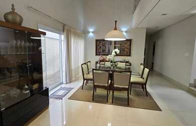 Imagem: A casa em condomínio possui 5 Dormitórios, 5 Banheiros, 2