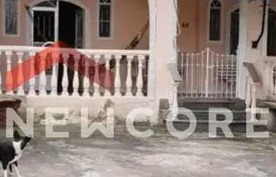 Imagem: A casa possui 4 Dormitórios, 4 Banheiros, 5 Vagas na garagem