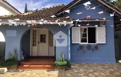 Imagem: A casa à venda possui 5 Dormitórios, 2 Banheiros, 1 Vaga na