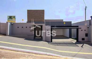 Imagem: A casa possui 4 Dormitórios, 5 Banheiros, 4 Vagas na garagem