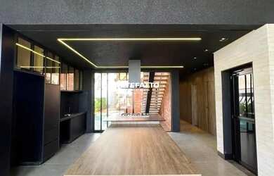 Imagem: A casa possui 3 Dormitórios, 5 Banheiros, 4 Vagas na garagem