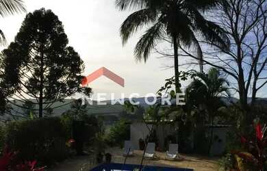 Imagem: A casa possui 3 Dormitórios, 4 Banheiros, 315m² de Área e