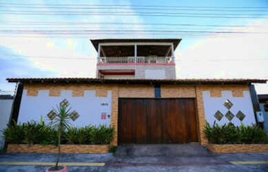 Imagem: A casa possui 4 Dormitórios, 3 Banheiros, 4 Vagas na garagem