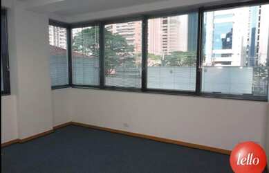 Imagem: O depósito para alugar possui 2 Vagas na garagem e 73m² de