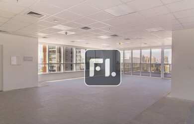 Imagem: O depósito possui 3 Vagas na garagem, 103m² de Área e está