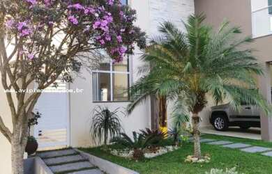 Imagem: A casa em condomínio possui 3 Dormitórios, 3 Banheiros, 2