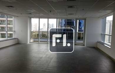 Imagem: O depósito possui 3 Vagas na garagem e 134m² de Área e está