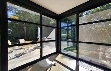 Imagem: A casa em condomínio possui 4 Dormitórios, 4 Banheiros, 3